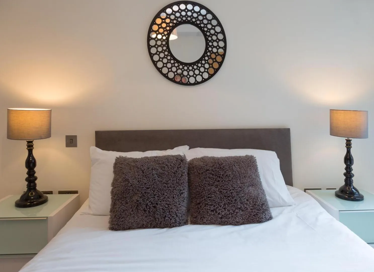Central Tower Bridge Apartment location