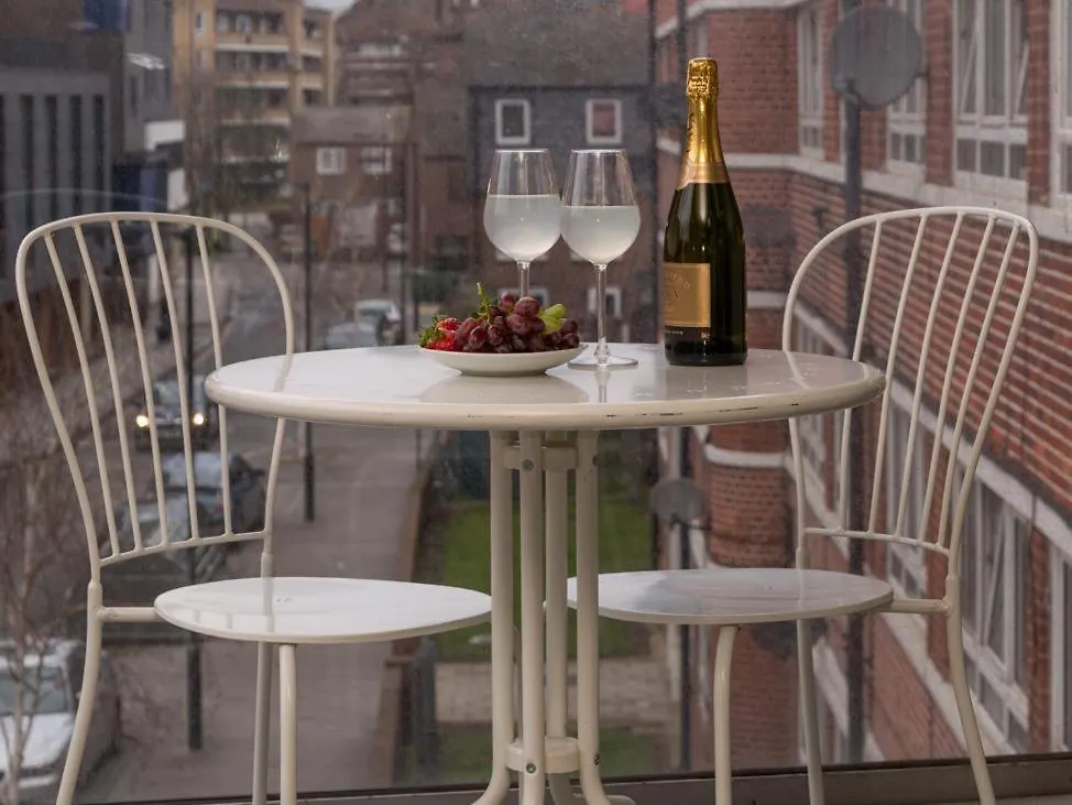 Central Tower Bridge Apartment London