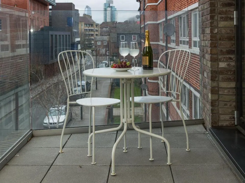 Central Tower Bridge Apartment London 0*,