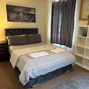 Amazing And Lovely 2- Bedroom First Floor Flat , London United Kingdom