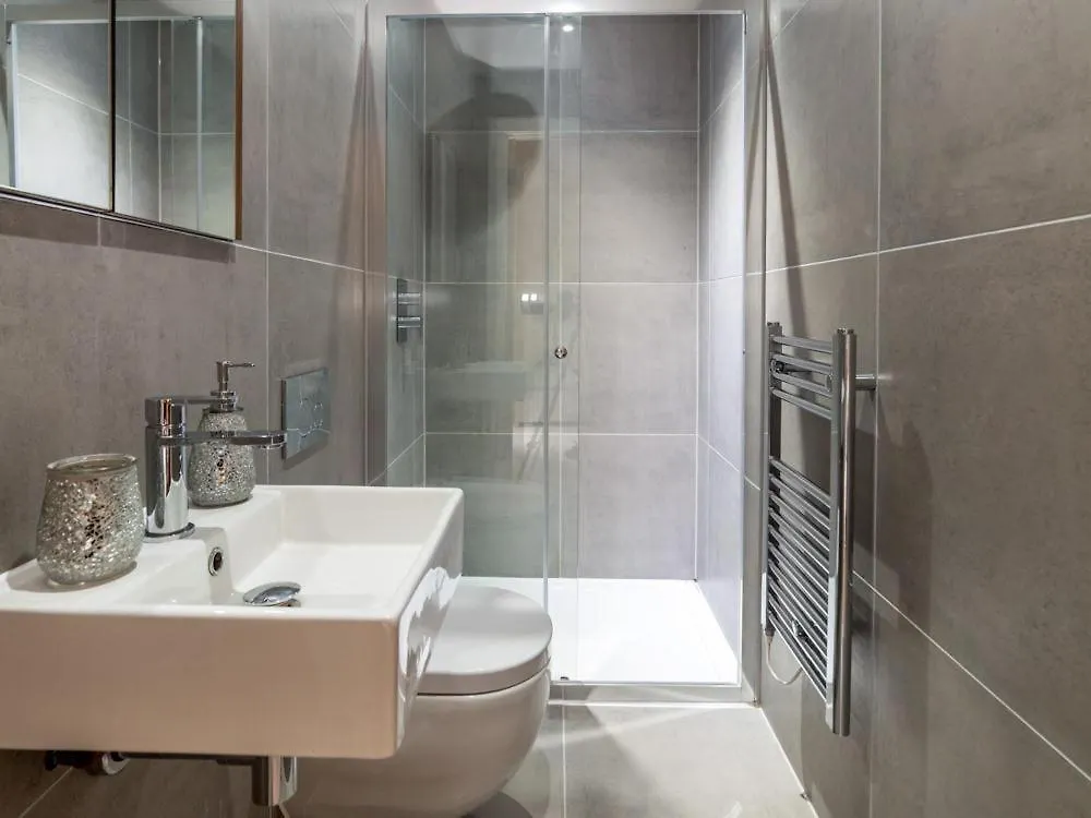 Central Tower Bridge Apartment London