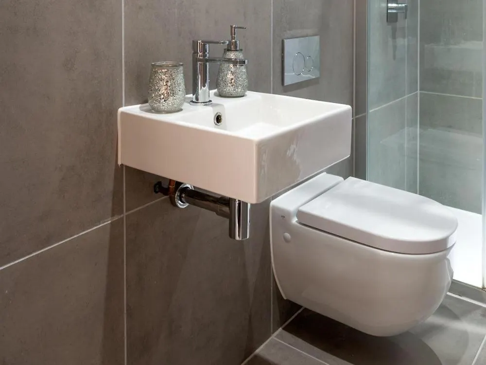 Central Tower Bridge Apartment London