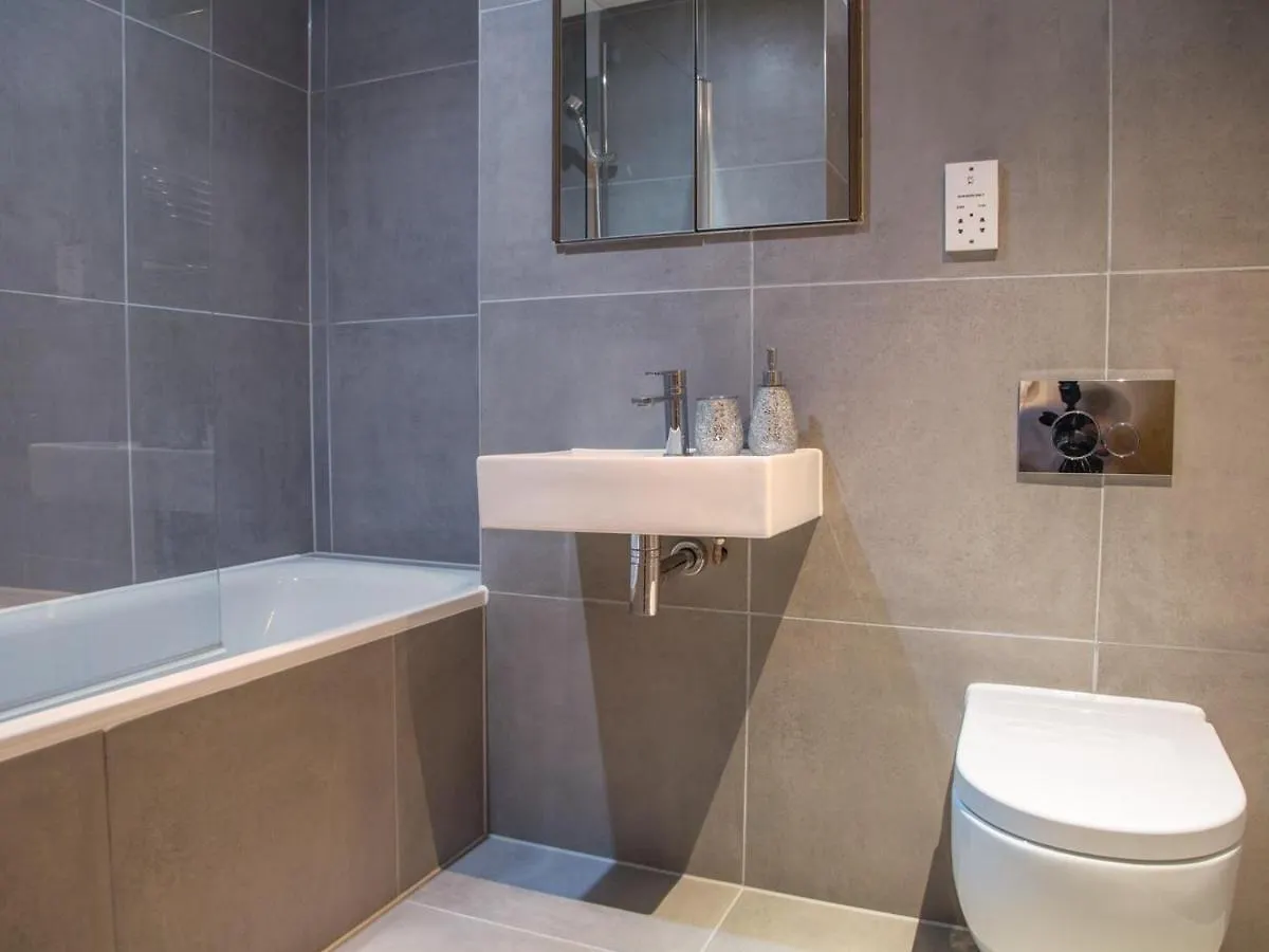 Central Tower Bridge Apartment London