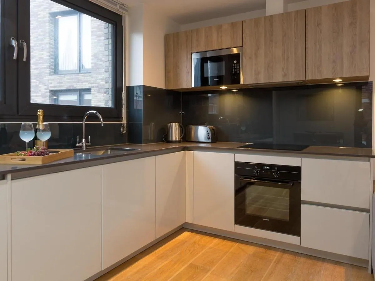 Central Tower Bridge Apartment London